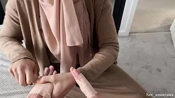 Play Arab step mom helps son with broken arms