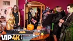 Abspielen Reife Halloween -Party: Stiefmutter versteckt und verdammtes Spielspiel
