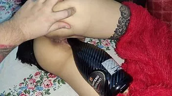 Reproducir Me follo a mi mejor amiga con una botella