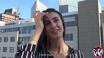 play 重磅炸弹荡妇丽娜 luxa 与无尽的腿与 3 名男子轮奸