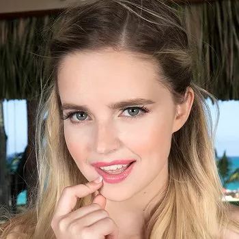 Porno Yıldızı Codi Vore